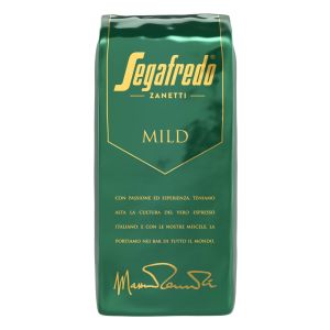 Grüne Kaffeepackung mit Segafredo Mild Kaffeebohnen